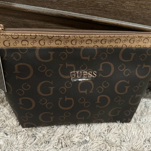Guess travel bag lot - Picture 5 of 10